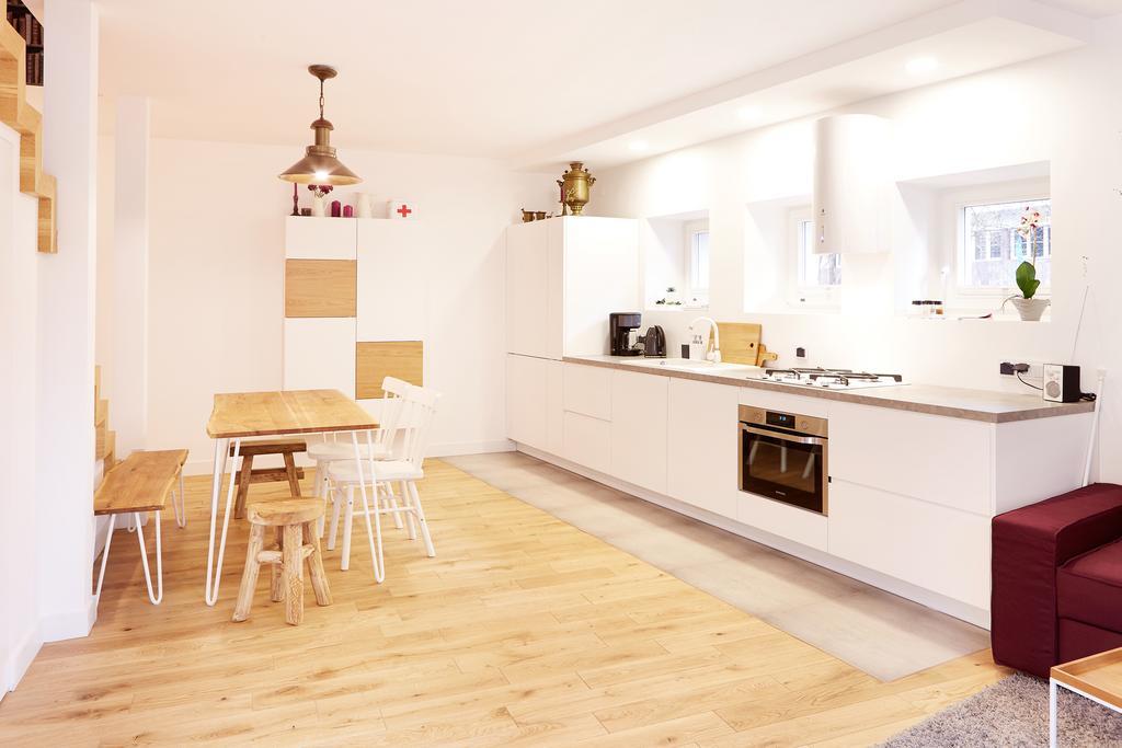 ワルシャワLovely Lux Garden Flat Near Royal Parkアパートメント エクステリア 写真